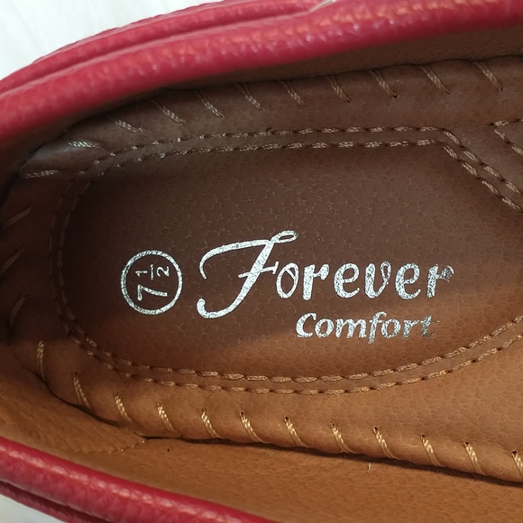 Forever Comfort Red Loafers/Moccasins NWT - Picture 10 of 10